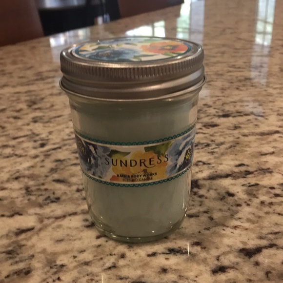 Bath and Bodyworks sundress candle